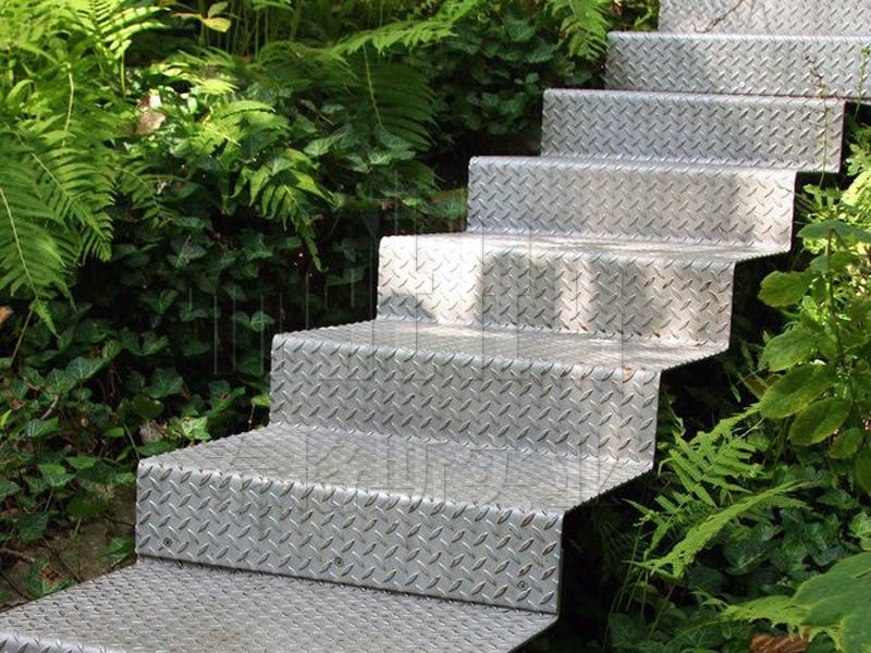 five bar checker plate staircase
