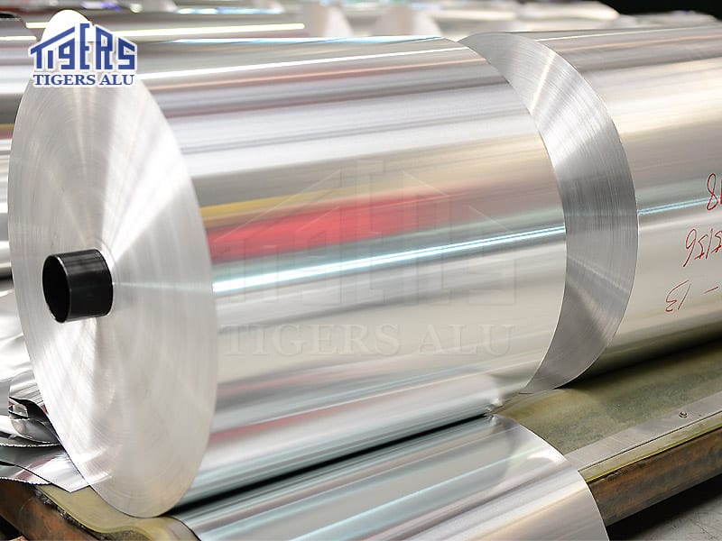 Aluminum foil jumbo roll