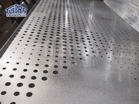 combinación de placa de aluminio perforada